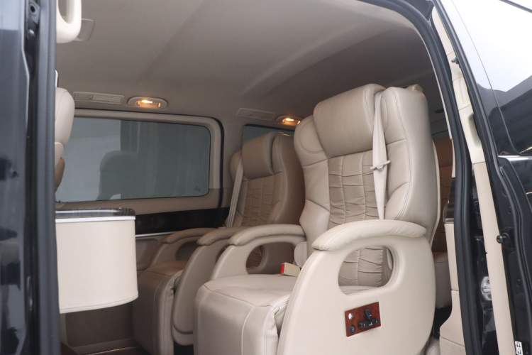 Used Mercedes-Benz V-Class 2017 V 260 Avantgarde Edition