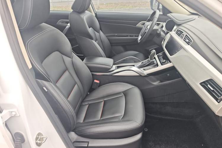 Used Geely Auto Emgrand X7 Sport 2018 1.8TD Automatic Two-Wheel Drive Smart 4G Connected Version Right Front Seat