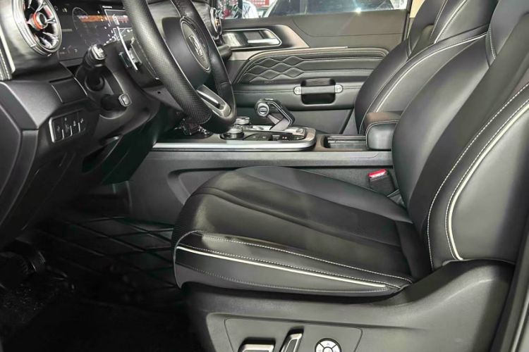 Used Tank 300 2023 City Edition 2.0T—Stylish as Ever Interior 6