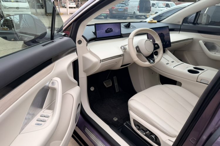 Used Hima Luxeed R7 2024 All-Electric 736 km Ultra Interior 2