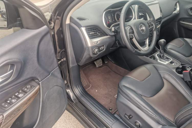 Used Jeep Cherokee 2016 2.4L Leading Edition