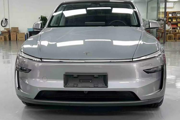 Used Tesla Model Y 2025 Rear-Wheel-Drive Version