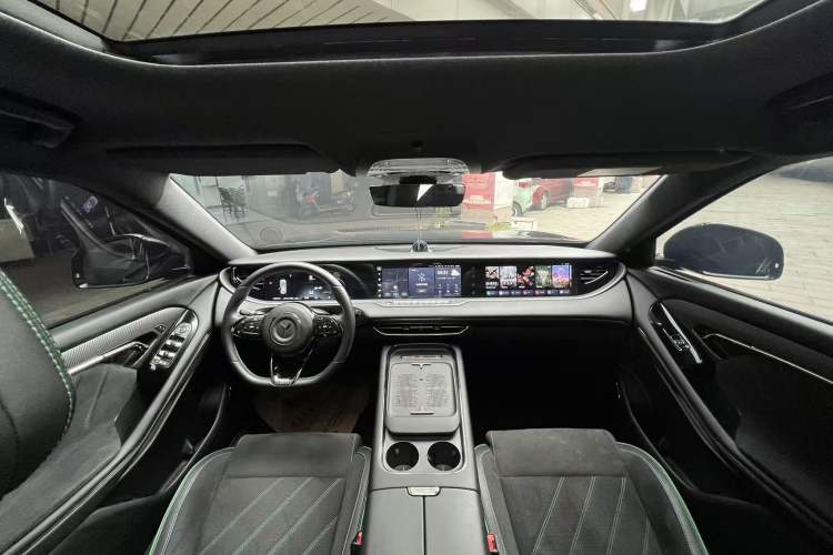 Used VOYAH FREE 2025 318 318 km Rear-Drive Touring Edition