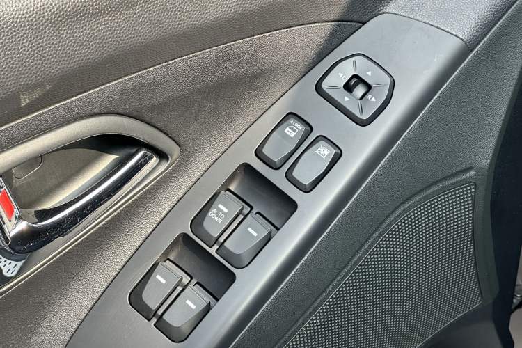 Used Hyundai ix35 2015 2.0L Automatic 2WD Comfort Edition China V Standard