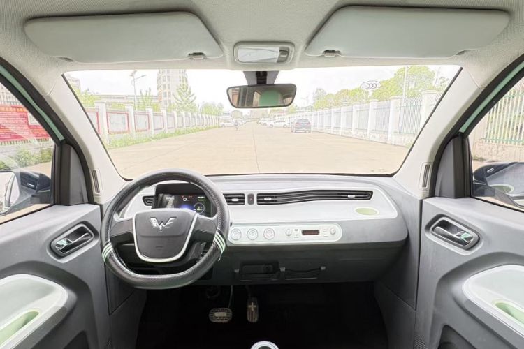 Used Wuling Hongguang MINIEV 2021 Macaron Sandwich Model 170 km Lithium Iron Phosphate Interior 2