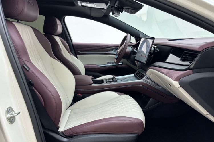 Used BYD Seal 2023 DM-i 1.5T 121km Flagship Model Right Front Seat