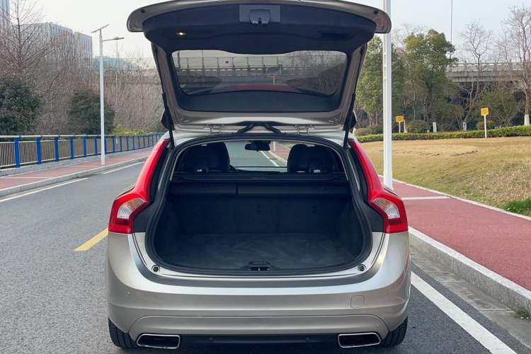 Used Volvo V60 2015 T5 Zhiyi Edition