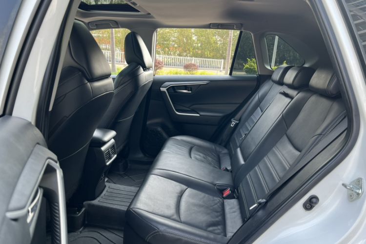 Used Toyota Wildlander 2020 Dual-Engine 2.5L E-CVT Two-Wheel Drive Luxury Edition Interior 2