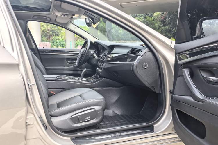 Used BMW 5 Series 2014 520Li Elegant Model
