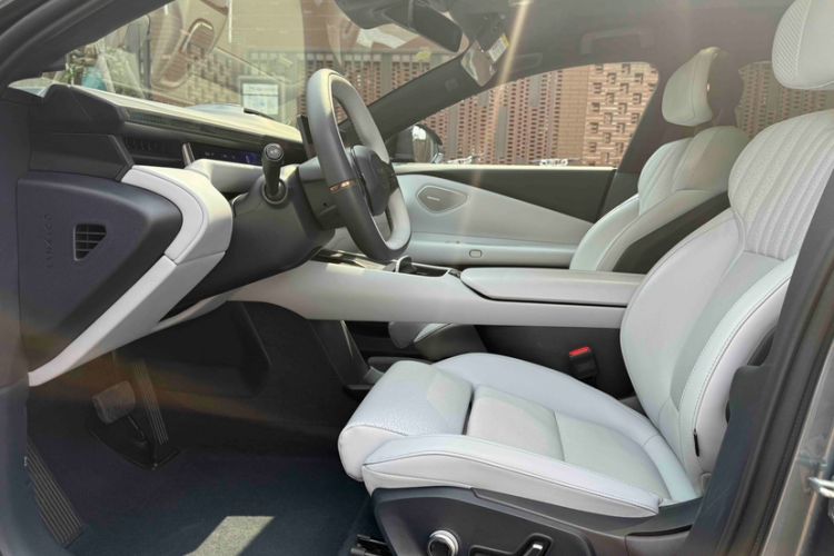 Used Lynk & Co Z10 2025 95 kWh 702 km All-Wheel Drive Intelligent Driving Ultra Interior 7