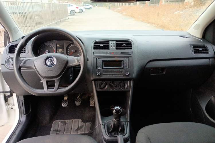 Used Volkswagen Polo 2014 1.4L Manual Fashion Edition
