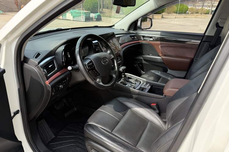 Used GAC Trumpchi GS8 2017 320T Two-Wheel Drive Luxury Smart Connectivity Version (7 Seats) Interior 1