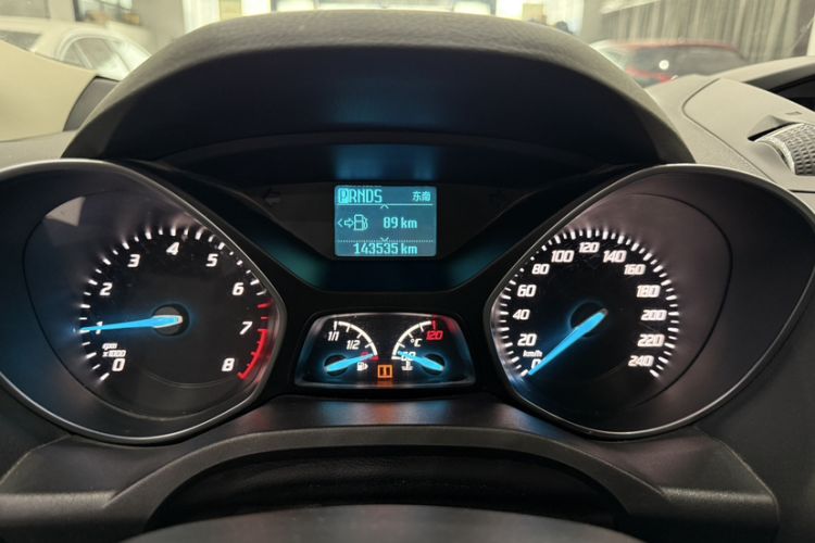 Used Ford Kuga 2013 1.6L GTDi Two-Wheel-Drive Trend Model Odometer Close Up