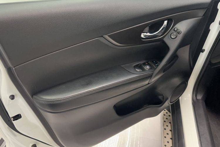 Used Nissan X-Trail 2015 2.0L CVT Comfort MAX Edition 2WD