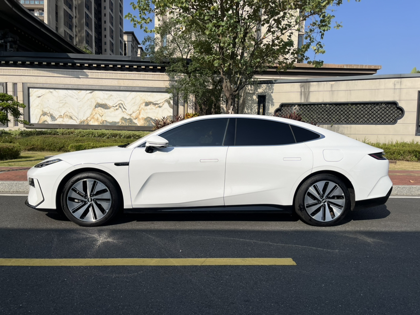 Geely Galaxy E8 2024 665 km Range Rear-Drive Starship Long-Range Version — снимка 4