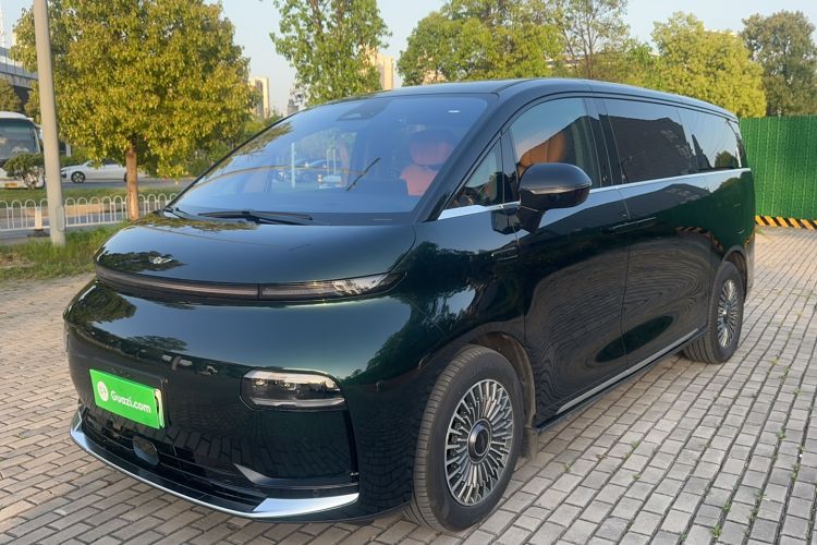 Used Geely Galaxy LEVC L380 2024 140-Degree 6-Seater All-Wheel-Drive Ultra