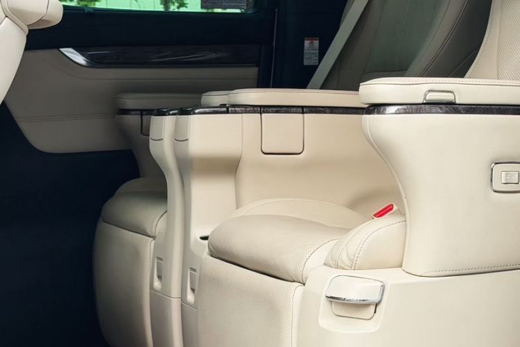 Used Toyota Alphard 2019 Dual-Engine 2.5L Prestige Edition
