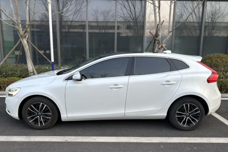Used Volvo V40 2017 T3 Zhiyi Edition