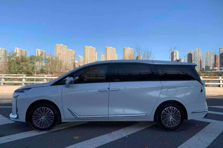 Used Buick GL8 New Energy 2024 Lu Zun Smart Edition 7-Seater
