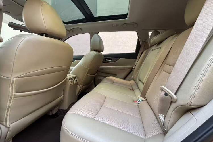 Used Nissan X-Trail 2015 2.0L CVT Comfort MAX Edition 2WD
