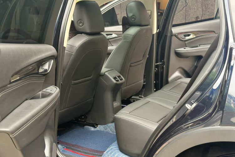 Used Buick Envision 2022 Encore Plus 652T Five-Seat Luxury Model Interior 4