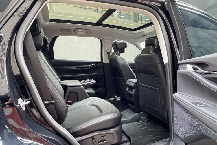 Used Ford Edge 2025 Ford Explorer L 2.0T EcoBoost E-Hybrid Two-Wheel Drive 7-Seater Luxury Model