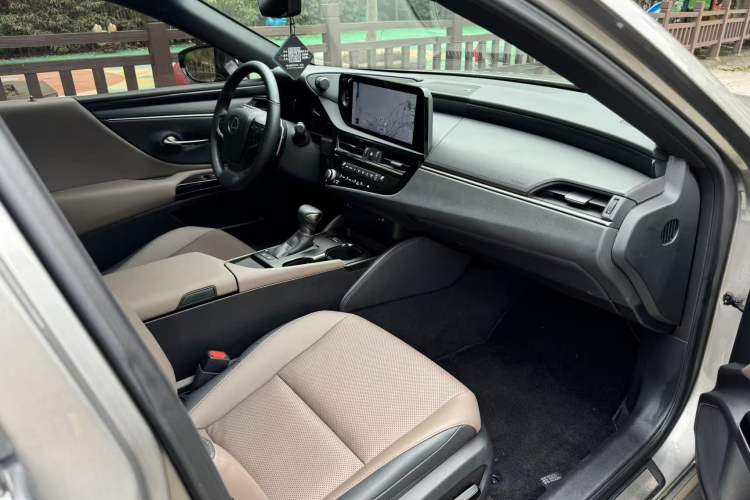 Used Lexus ES 2023 200 Excellence Edition