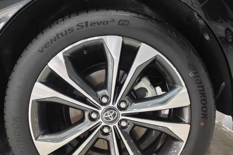 Used Toyota Granvia 2023 2.5L Hybrid Prestige PLUS Edition
