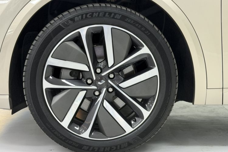 Used Li Auto L8 2023 Pro Model Exterior 6