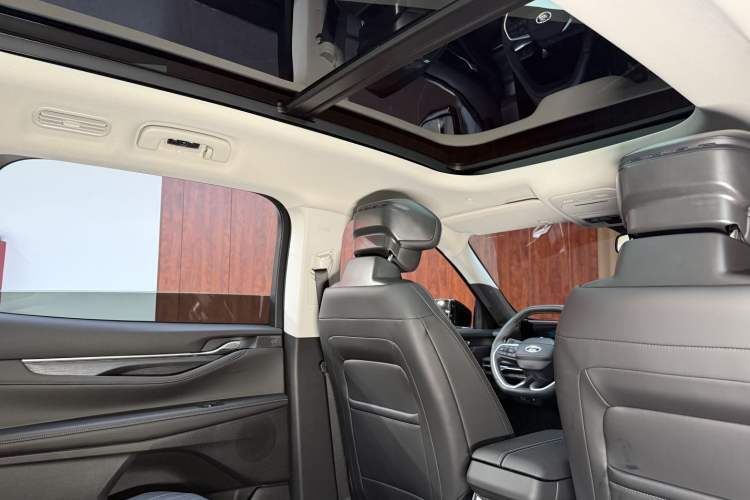 Used Ford Edge 2025 Ford Explorer L 2.0T EcoBoost E-Hybrid Two-Wheel Drive 7-Seater Luxury Model