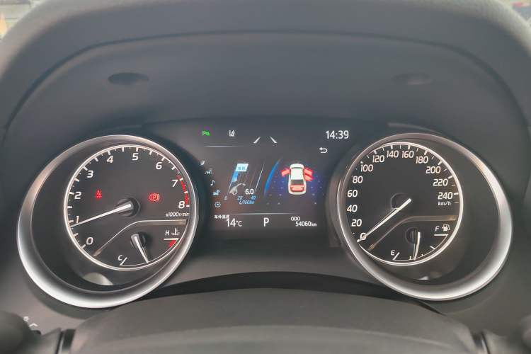 Used Toyota Camry 2023 2.0G Luxury Edition Odometer Close Up