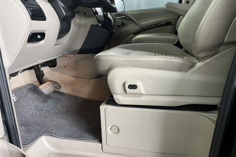 Used Mercedes-Benz Viano 2015 3.0L Partner Edition Interior 3