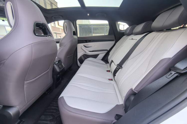 Used BYD Song PLUS New Energy 2025 EV Intelligent Driving Version 520km Premium Model Interior 2