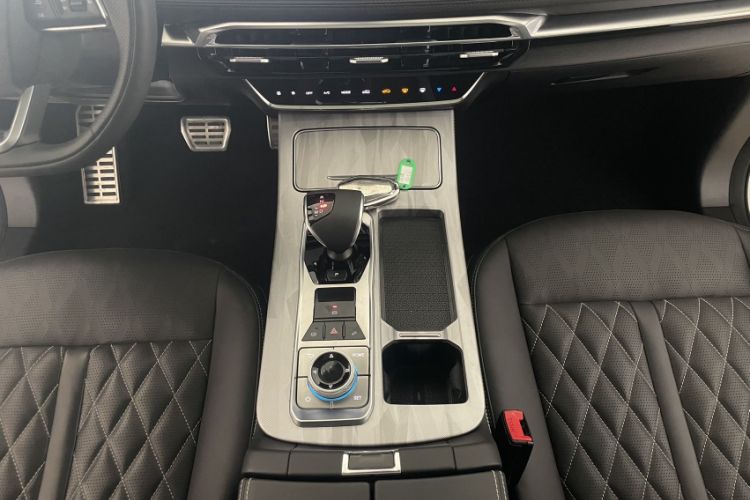 Used JETOUR X70 PLUS 2023 1.5T DCT Brave PLUS 5-Seater Interior 4