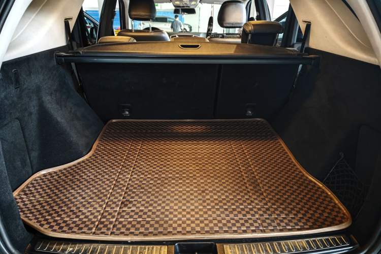 Used Mercedes-Benz M-Class 2014 ML 400 4MATIC Luxury Model Trunk