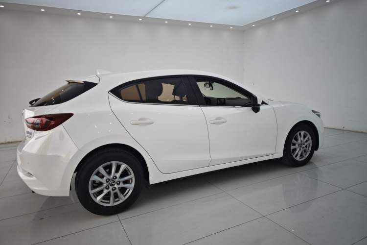 Used Mazda 3 Axela 2017 Hatchback 1.5L Automatic Luxury Model Emission Standard China V