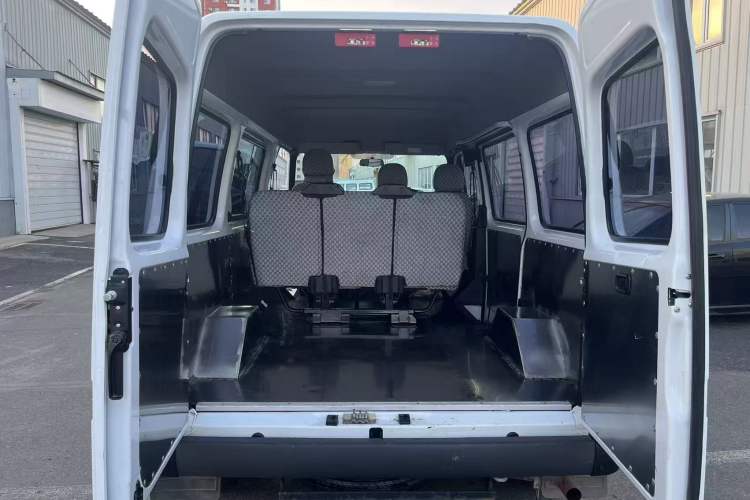 Used JMC Transit 2019 2.8T Commercial Version Short Wheelbase Mid-Roof 6-Seater China VI JX493
