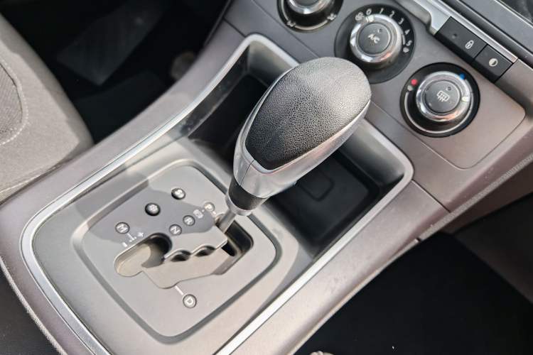 Used Citroen C4 Sega 2016 1.6L Automatic Comfort Model Gear Lever