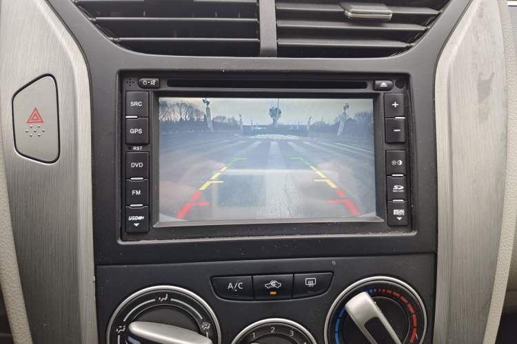 Used Venucia R50 2015 1.6L Manual Fashion Edition
