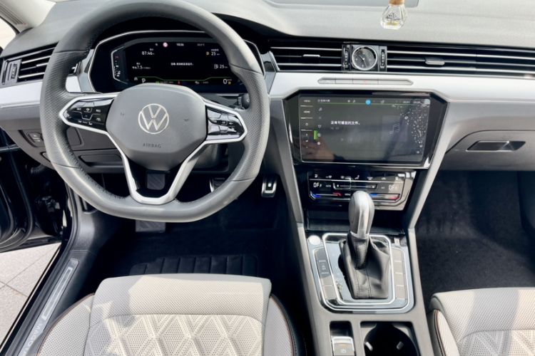 Used Volkswagen Magotan 2023 2 Million Units Commemorative Edition 330TSI DSG Luxury Version Interior 1