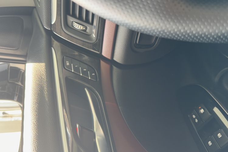 Used GAC Trumpchi GS8 2017 320T Two-Wheel Drive Luxury Smart Connectivity Version (7 Seats)
