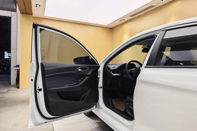 Used MG 5 2022 180 DVVT CVT Youth Luxury Edition
