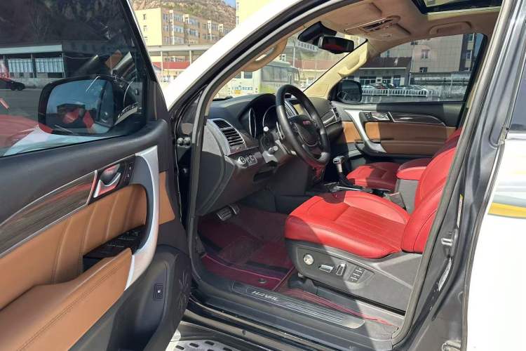 Used Haval H9 2015 2.0T Four-Wheel Drive Luxury 7-Seater Interior 2