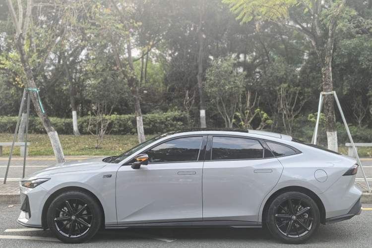 Used CHANGAN UNI-V iDD 2023 ZhiDian iDD 1.5T 113km ZhiKu Model Exterior 3