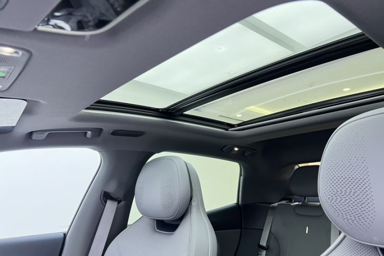 Used Lynk & Co 07 2024 EM-P 126 Long-Range Ultra Headliner