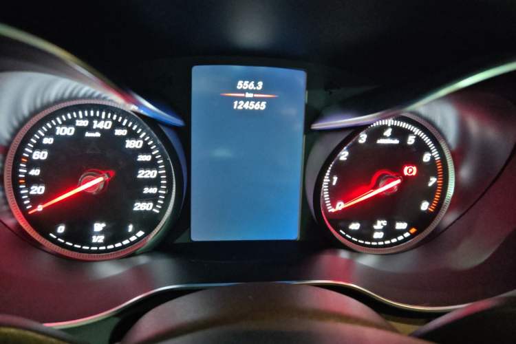 Used Mercedes-Benz GLC 2018 Facelifted GLC 260 4MATIC Dynamic Edition Odometer Close Up