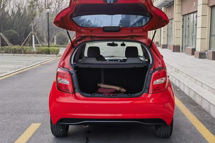 Used Chevrolet Aveo Sonic 2014 Hatchback 1.4SL AT Fashion Edition
