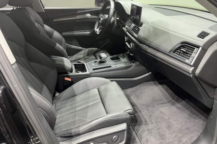 Used Audi Q5L 2022 40T Luxury Dynamic Model Interior 2