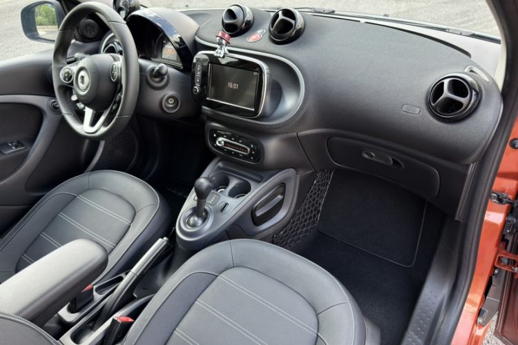 Used smart forfour 2016 0.9T 66 kW Pioneer Edition