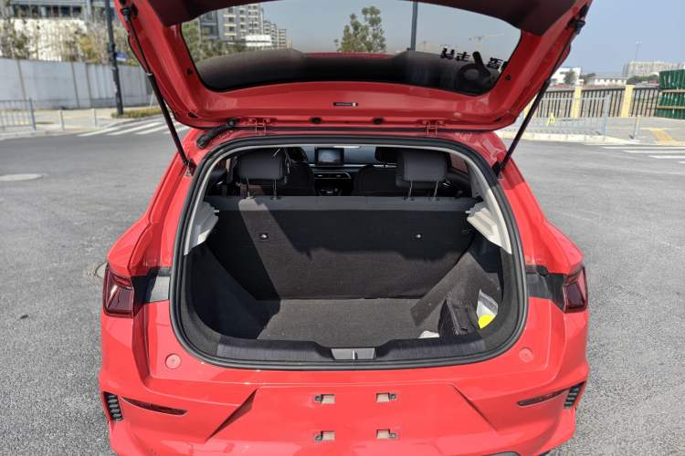 Used BYD e2 2019 Standard Range Version – Yue·Standard Model
